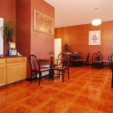 Super 8 By Wyndham San Antonio At I-10 