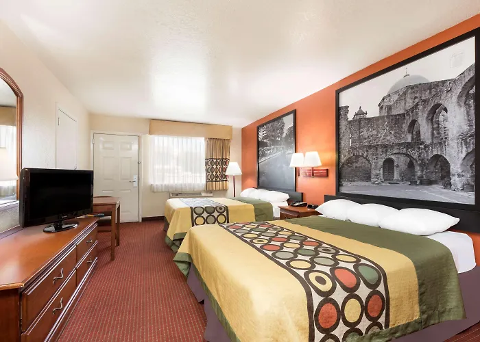 Super 8 By Wyndham San Antonio At I-10